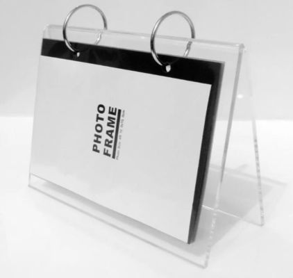 Kundenspezifischer klarer Acrylkalender-Ausstellungsstand-doppelter mit Seiten versehener Bilderrahmen