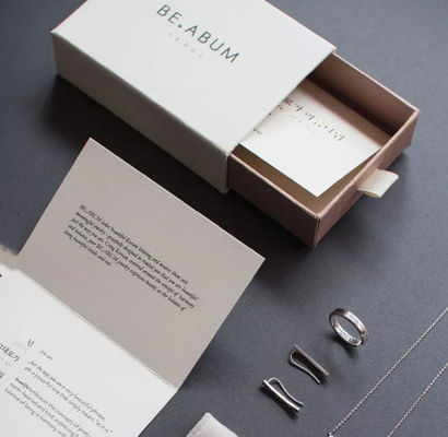 Lack-Papier-Geschenkbox Pantone Ring Jewelry Packaging Box Kraft