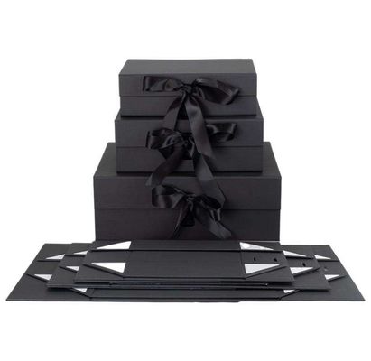 Zusammenklappbare Kleidung, welche die Kasten Debossing-Kraftpapier-Geschenkbox handgemacht verpackt
